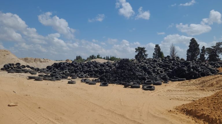 השלכה פיראטית של צמיגים