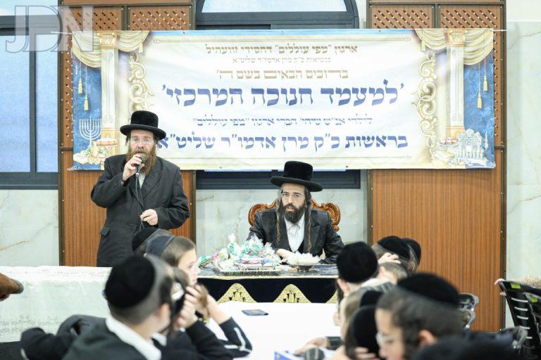 זוויעהל מסיבת חנוכה פד (23)