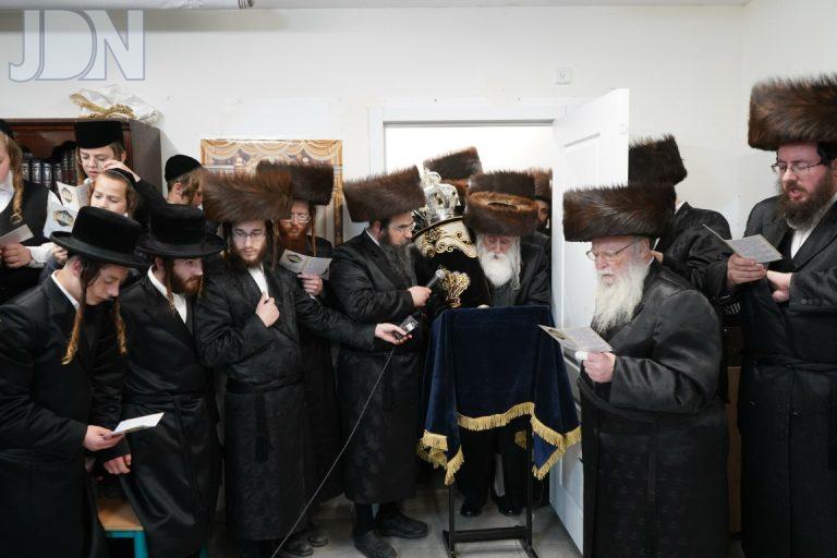 מכנובקא בעלזא בית שמש הכנסת ס''ת (14)