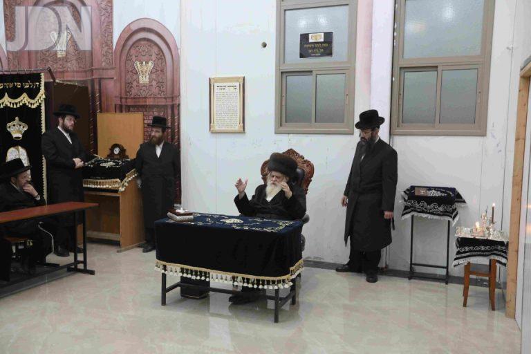 קוסוב ויז'ניץ הדלקת נרות חנוכה (7)