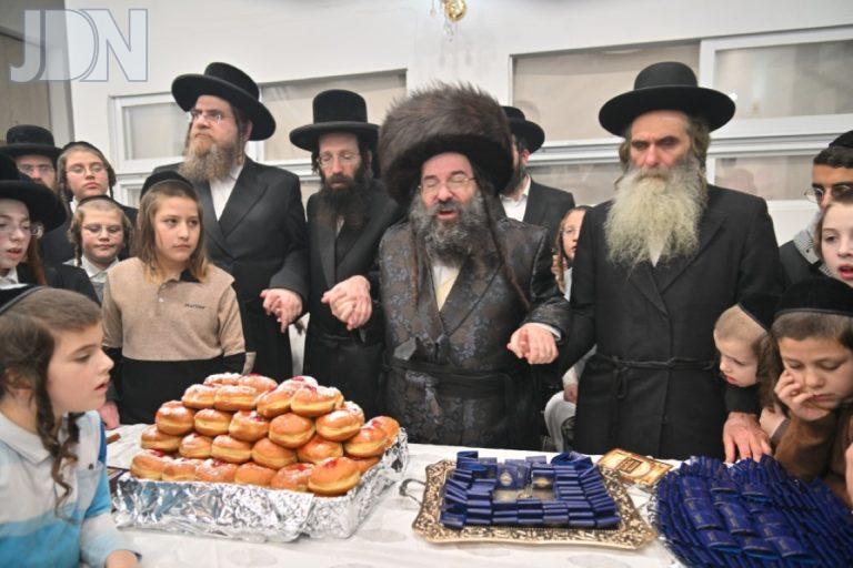 ראדושיץ חנוכה פד (28)