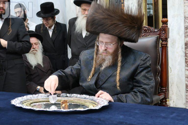 שומרי אמונים זאת חנוכה פד (11)
