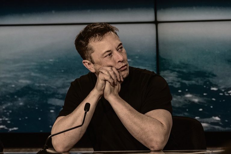 1280px-Elon_Musk_at_a_Press_Conference