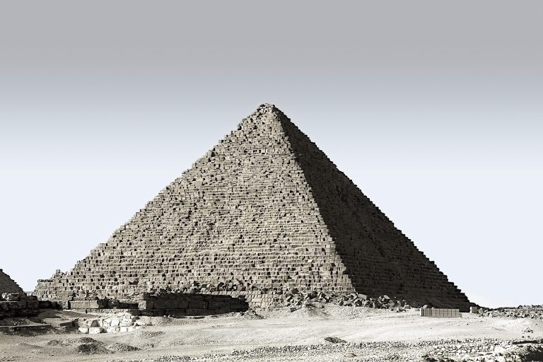 pyramid-3478575_1920-768x512