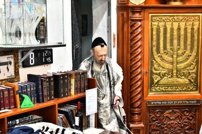 הגר''ד קוק תפילת שחרית ראש חודש (81)