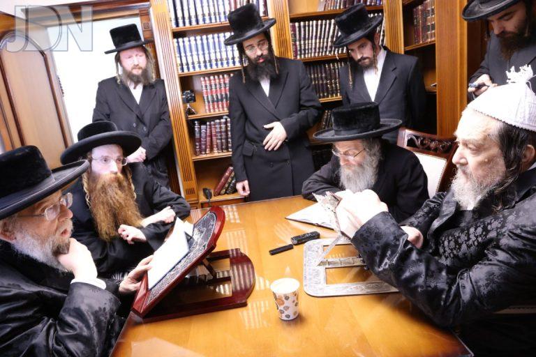 הגרי''מ שכטר הגר''א בידרמן פינסק קרלין בלימוד משותף (11)