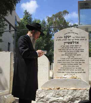 הגרמש אדלשטיין בתפילה בציון אביו