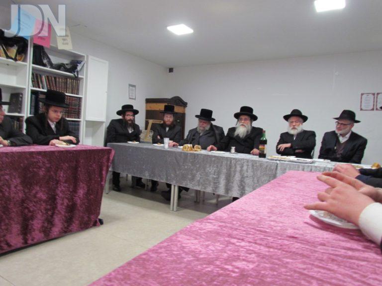 ישיבת חדוות התורה אנטוורפען מעמד מזוזה (9)