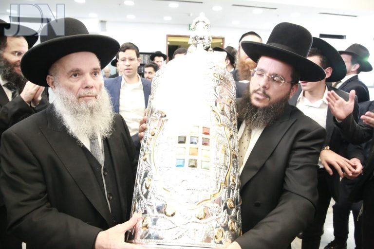 ישיבת תורת יהודה הכנסת ס''ת (12)
