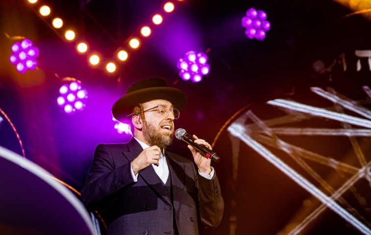 צילום מענדי קורנט, צבעים הפקות (Small)