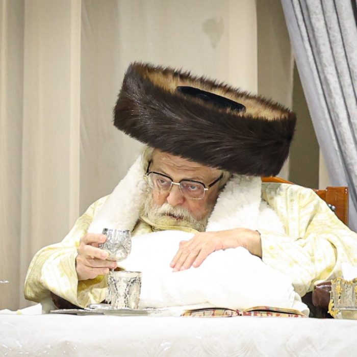 דרמה בחסידות: אחרי שליחת ששת הבנים למסע נדיר – האדמו"ר ימריא בליווי רפואי