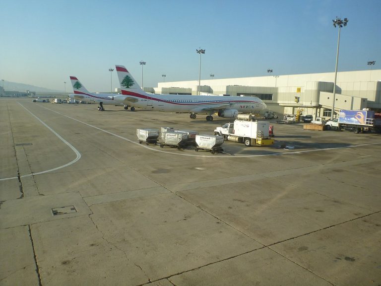 Mea_A321_OD-RMI_at_Beirut_airport