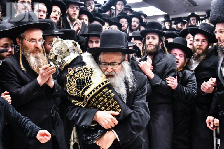 אמשינוב הכנסת ספר תורה בבני ברק (17)