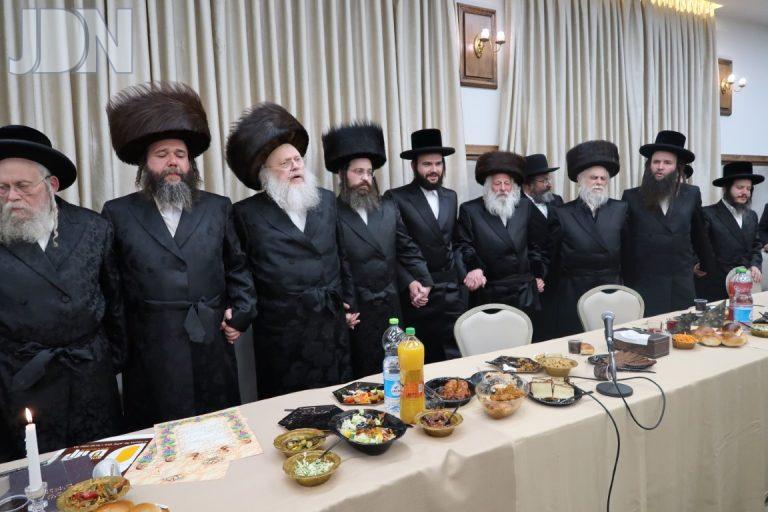 ריקוד כ'''ק האדמורי''ם שליט''א בשמחה (2)