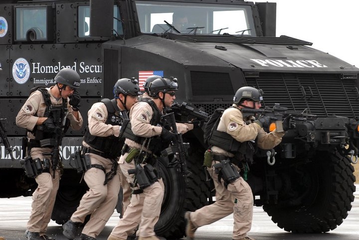 ICE_HSI_Special_Response_Team_(SRT)_training_using_armored_vehicle