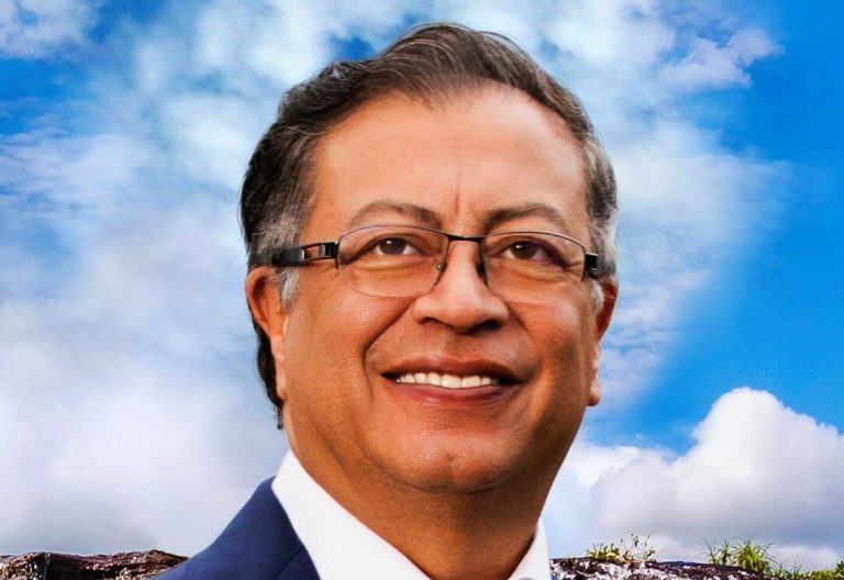 Presidente_Gustavo_Petro_Urrego-ezgif