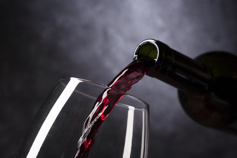 wine-g9ac74cc93_1920-768x513