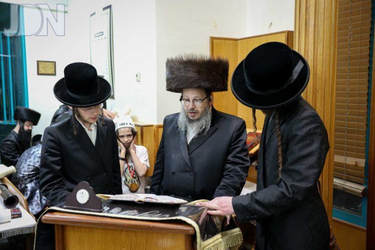 באסטאן ביתר קריאת המגילה (1)