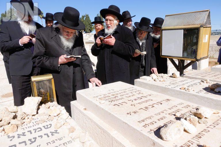 הגר''ע אויערבאך הילולת אביו הגרש''ז אויערבאך זצ''ל (14)