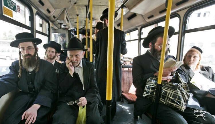 חרדים-נוסעים-באוטובוס-מהדרין-של-אגד-אילוסטרציה-פלאש-90