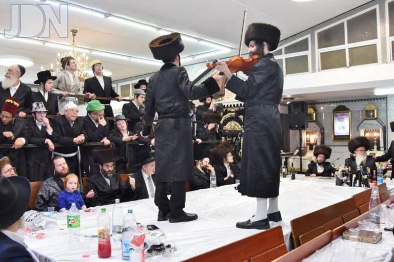 טיש פורים בביאלא (23)