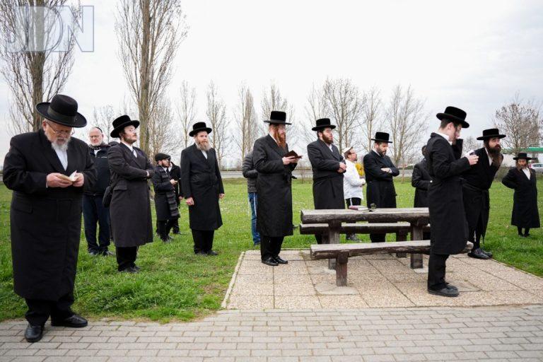מסע הישועות של האדמו''ר מקאליב לקבר רבי יצחק אייזיק מקאליב זיע''א ז' אדר ב' תשפ''ד (צילום אלקנה קליין) (28)