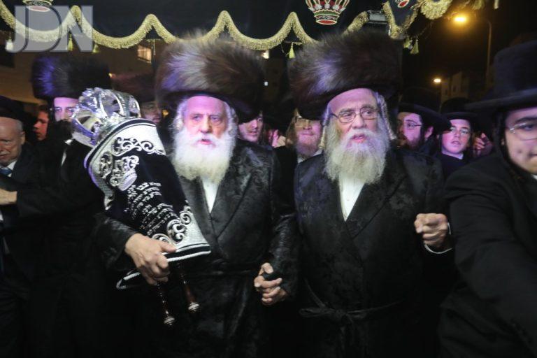 קוסוב ויז'ניץ הכנסת ספר תורה (35)