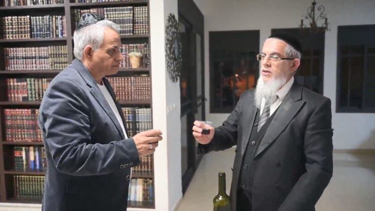 ראש העיר הנבחר מרים לחיים עם המרא דאתרא הגר''י הללויה