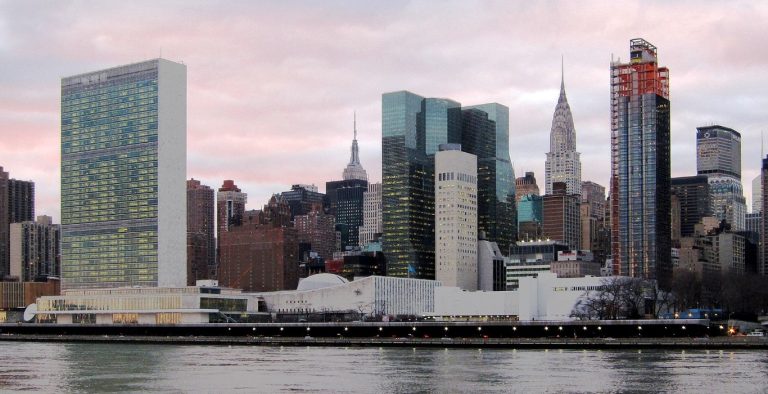 United_Nations_Headquarters_in_New_York_City,_view_from_Roosevelt_Island