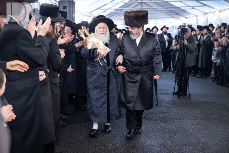 באבוב הכנסת ספר תורה (5)