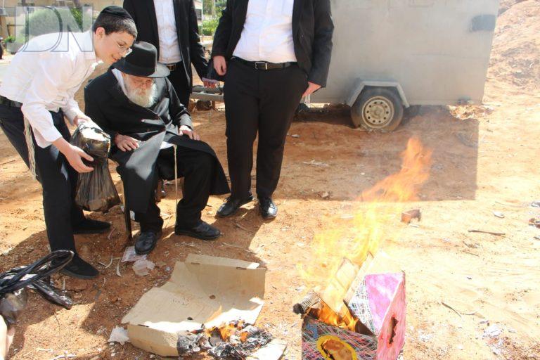 הגר''מ גריינמן בדיקת ושריפת חמץ (10)