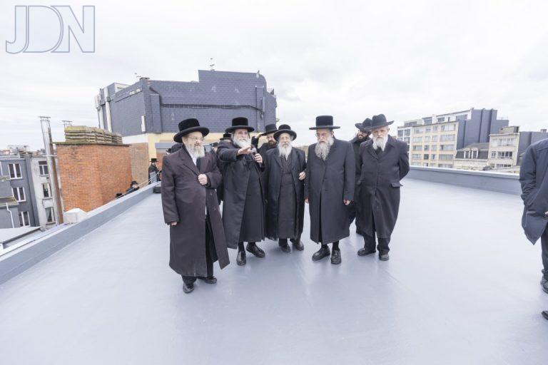 מילוי אוצרות במקוה טהרה מחזיקי הדת אנטווערפען (3)