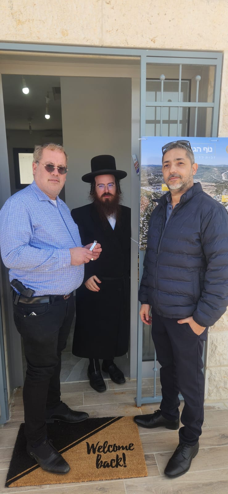קביעת מזוזה למשרדי נוף הגבעה