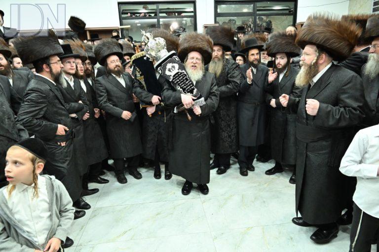 קרעטשניף ביתר הכנסת ספר תורה (64)