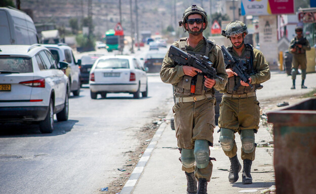 soldiers_israeli_re_autoOrient_i