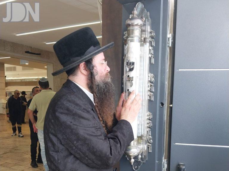 אדמור מקראלי ער'ח אייר בקבר הבאבא סאלי - 5