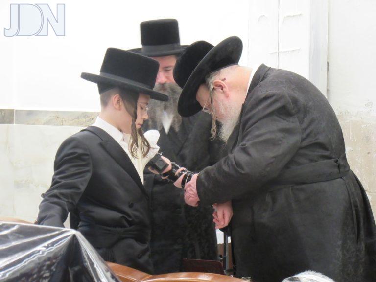 ביאלא פשיסחא טאלנא תפילין (2)
