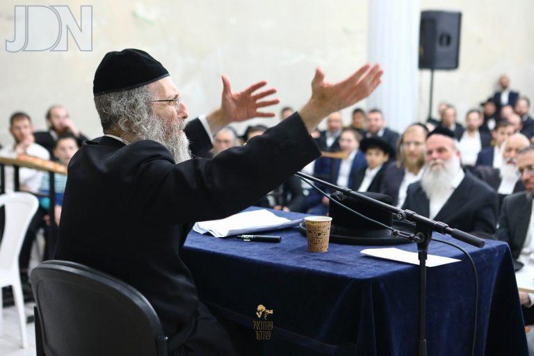 הגה''צ ר' אלימלך בידרמן שליט''א ביכנ''ס החדש חיפה (14)