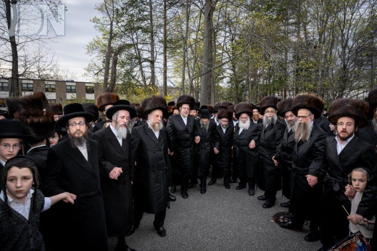 ישיבה ד'מאנסי הכנסת ס''ת לע''נ רבי משה גרין זצ''ל (5)