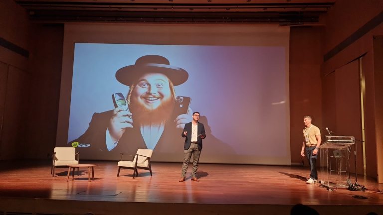 תמונה מתוך הרצאה בכנס התחדשות