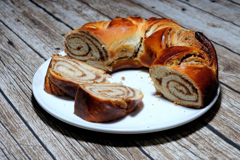 walnut-braid-1748030_1280