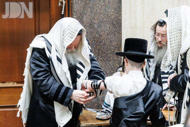 באבוב הנחת תפילין לנכד (2)