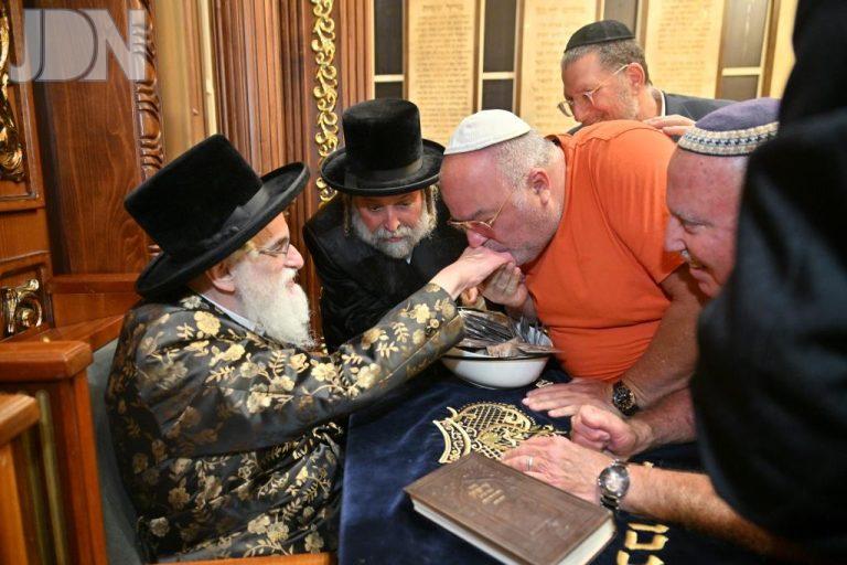 האדמו''ר מויז'ניץ קבלת פנים מעם לועז אשדוד (31)