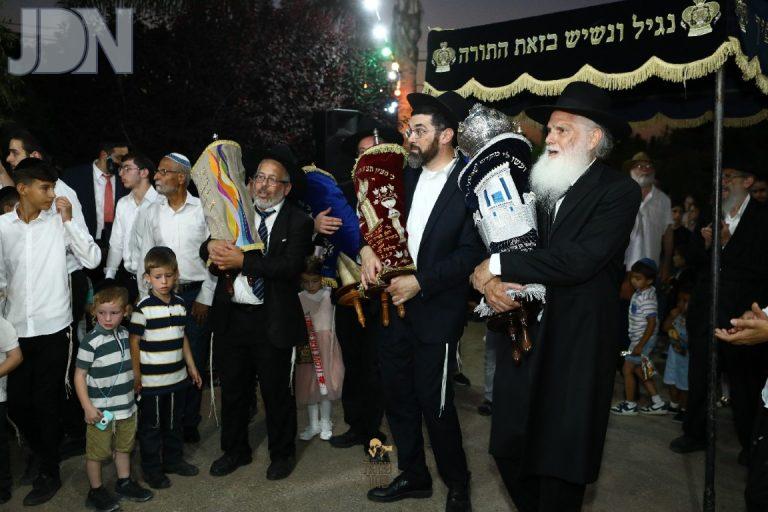 הכנסת ס''ת זכרון חיים כפר חסידים (30)