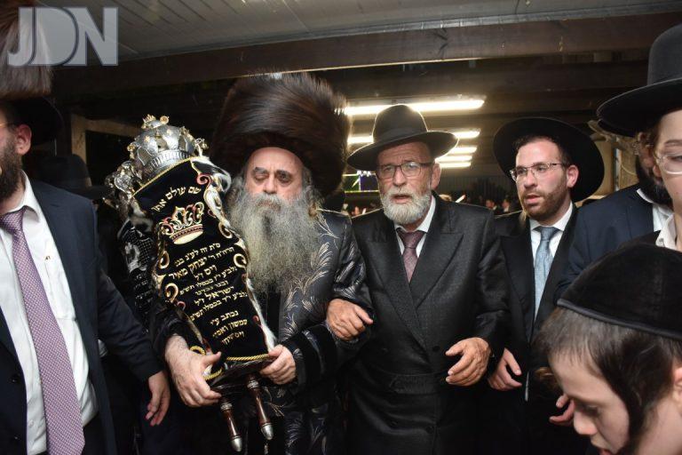 הכנסת ס''ת רבי סיני הלברשטאם (16)
