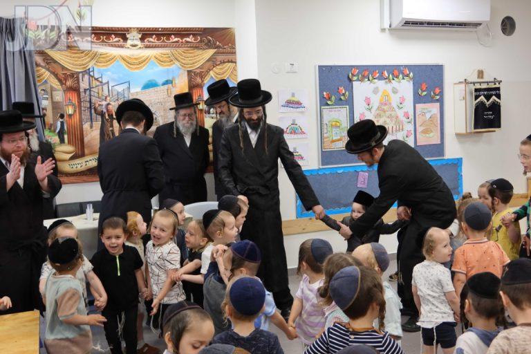 זוויעהל הכנסת בנו לת''ת (8)