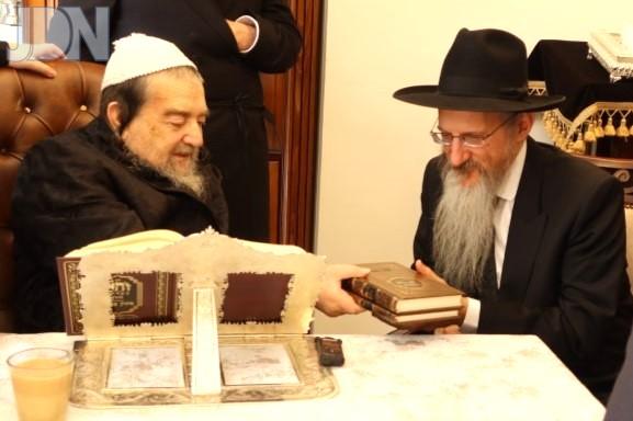 רבה של רוסיה הגרב לאזאר שליטא במעונו של הגהצ רבי יעקב מאיר שכטר שליטא (113)