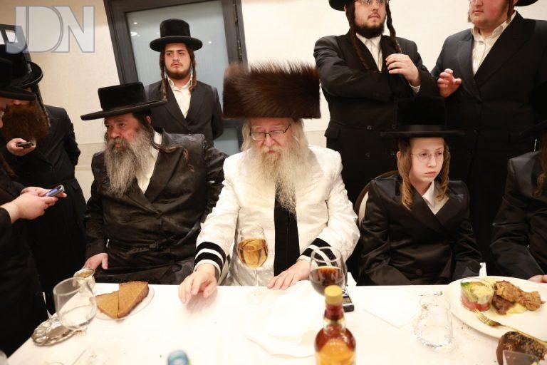 שמחת הבר מצוה לנכד האדמו''ר מניקלשבורג בירושלים צבי בלום (4)
