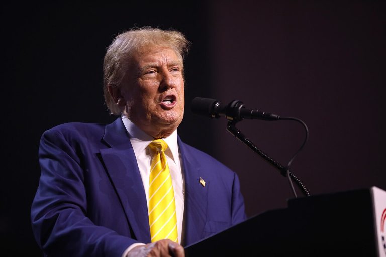 Donald_Trump_53786991812-768x512