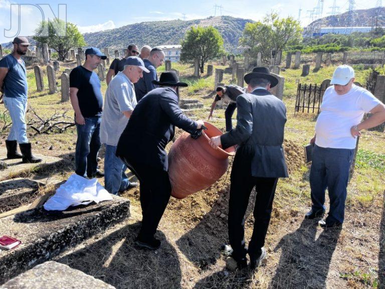 דרבנט שברוסיה קבורה ספרי תורה (24)